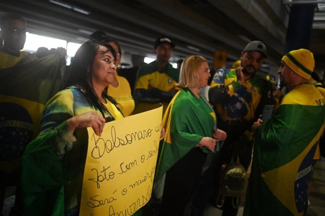 Bolsonaro 3 Ay Sonra Brezilya’ya Döndü