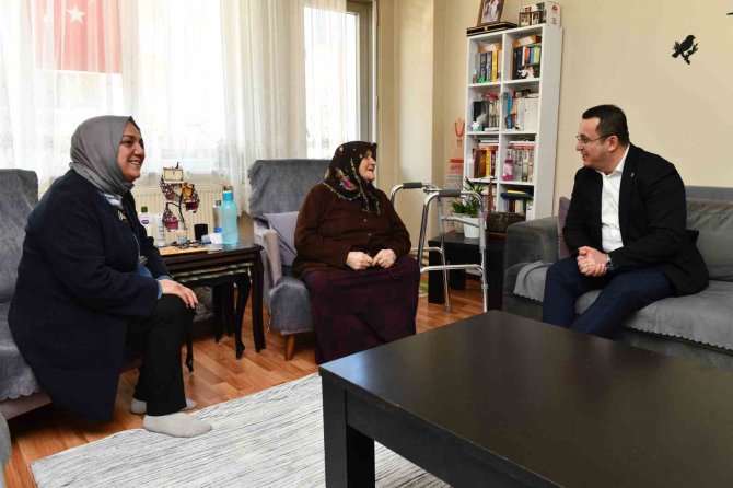 Mavi Kapaklar Depremzede Vatandaşın Umudu Oldu