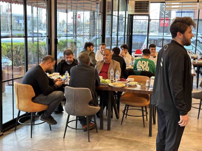 Diyarbakır’da Vatandaşların İftar Tercihi ’Tescilli’ Ciğer Kebabı
