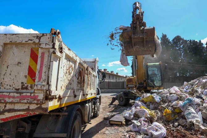 Buca Belediyesinden Kaçak Molozla Mücadele