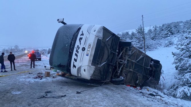 Erzincan’da Yolcu Otobüsü Şarampole Devrildi: 2 Ölü, 21 Yaralı