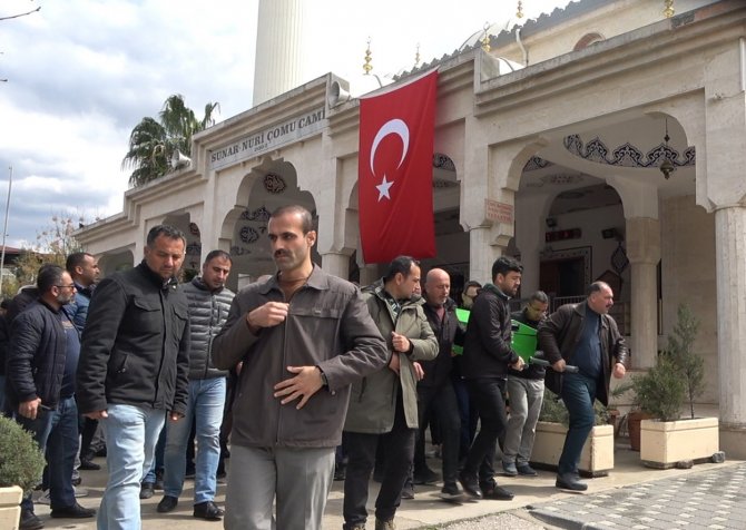 Fırtınada Kafasına Beton Parçası Düşerek Ölen Eski Savcı Toprağa Verildi