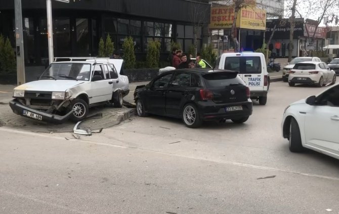 Bir Saat Önce Devrini Aldıkları Araçla Kaza Yaptılar