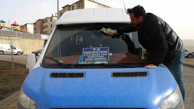 Yüksekova’da Araçlar Çamur Altında Kaldı