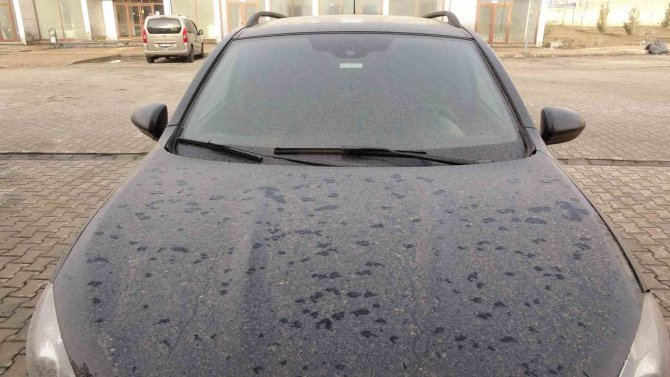 Yüksekova’da Araçlar Çamur Altında Kaldı