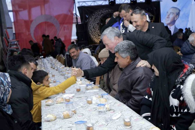 Honaz Belediyesi Mahalle İftarlarında Hemşehrileriyle Buluşmaya Devam Ediyor