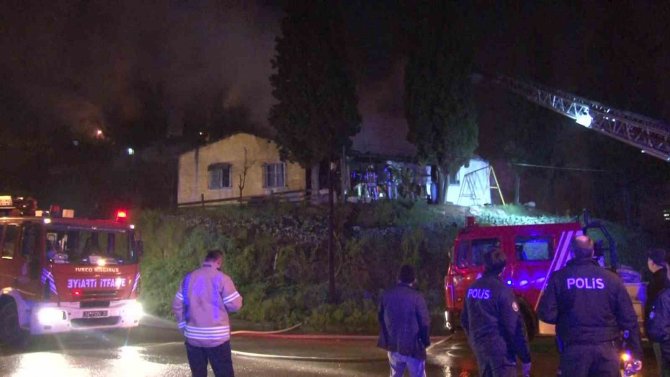 Tuzla’da Korkutan Gecekondu Yangını