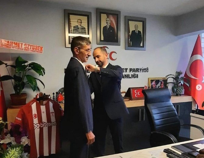 Hdp İşbirliğine Kızdı İ̇yi̇ Parti’den İstifa Edip Mhp’ye Geçti