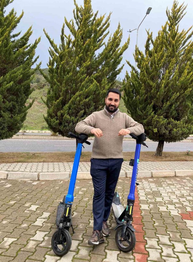 ‘Scooter’ İle Dünyaya Açıldı