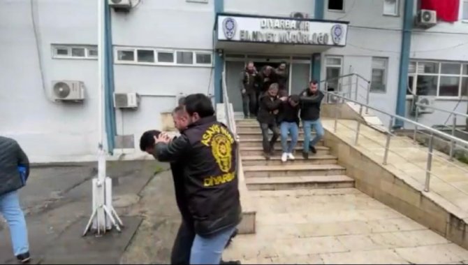 Diyarbakır’da Depremzedelerin Evine Giren 12 Şüpheli Tutuklandı