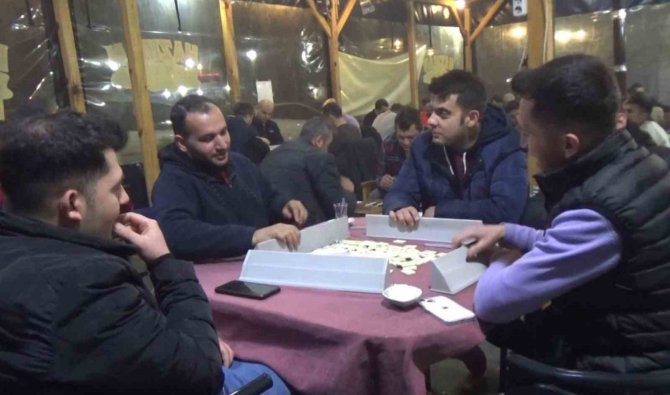 Bu Çayevinde Çaylar Ücretsiz