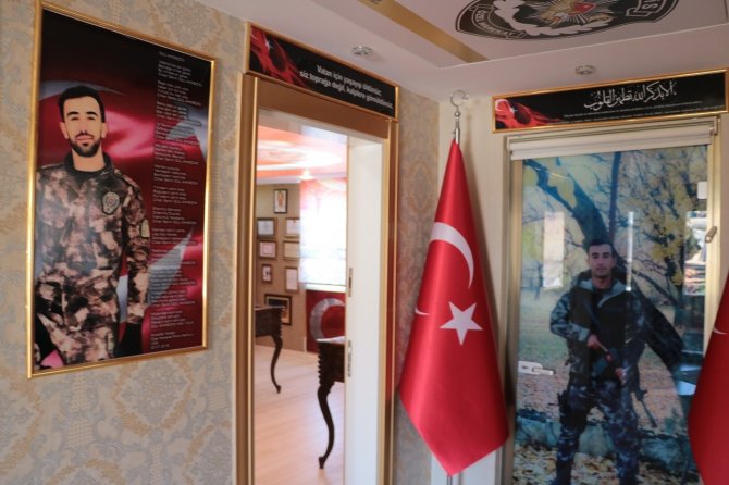 Depremde Şehidin Anı Odasında Tablo Dahi Düşmemiş