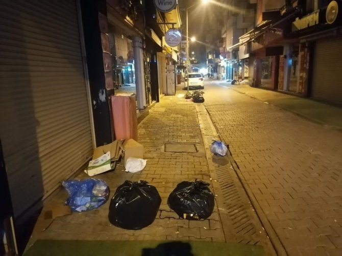 Maaşını Alamayan Karşıyaka Belediyesi İşçileri İş Bıraktı