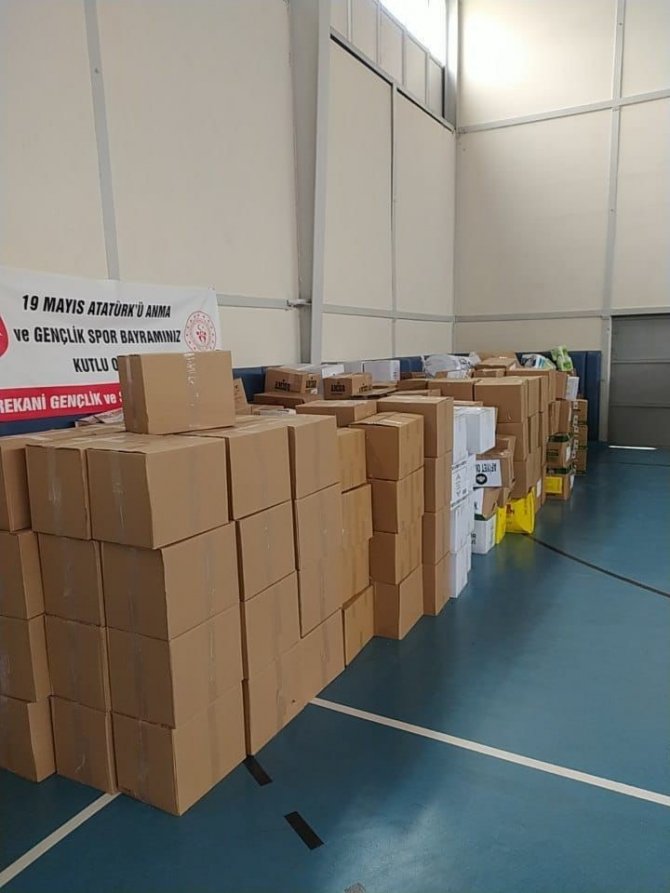 Deprem Bölgesine Bir Tır Yardım Kolisi Gönderildi