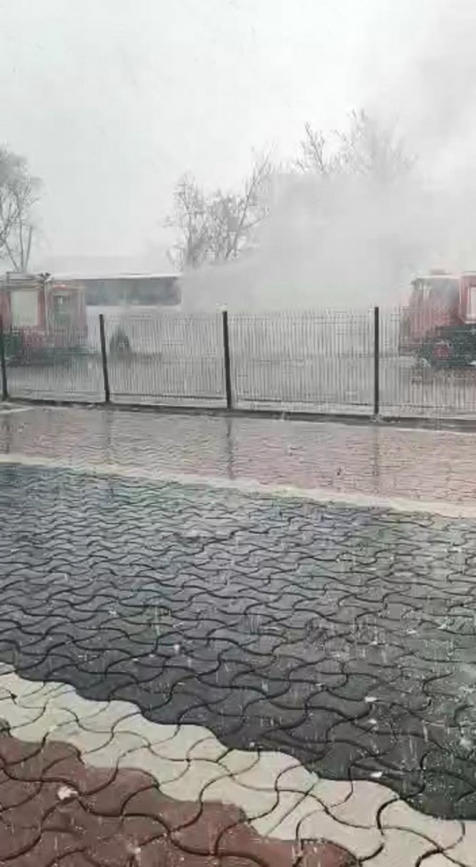 Şehirlerarası Yolcu Otobüsünde Korkutan Yangın