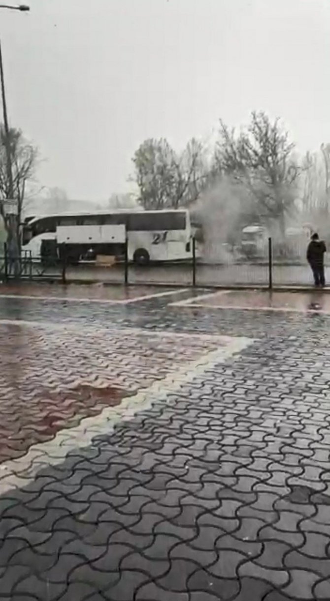 Şehirlerarası Yolcu Otobüsünde Korkutan Yangın