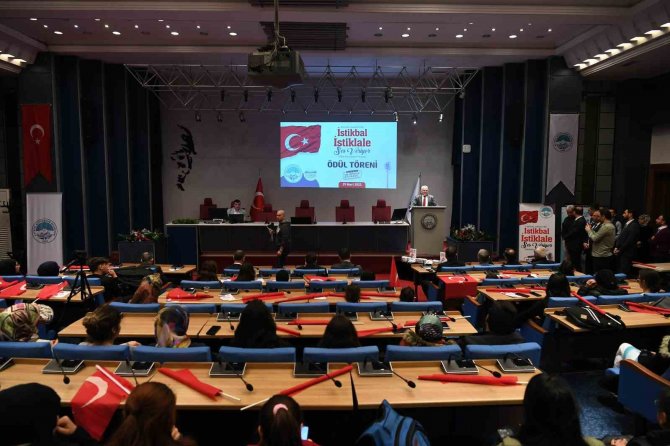 Başkan Büyükkılıç, İ̇stiklal Marşı’na Ses Veren İ̇stikbali Tebrik Etti