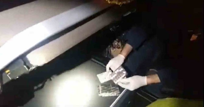Tırdan Sentetik Hap Fışkırdı: 11 Bin 46 Adet Ele Geçirildi