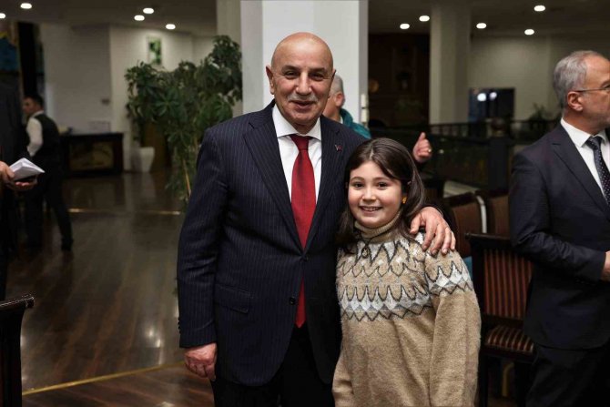 Başkan Altınok, Mahalle Başkanlarıyla İftarda Buluştu