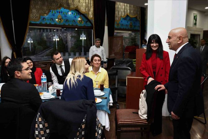 Başkan Altınok, Mahalle Başkanlarıyla İftarda Buluştu