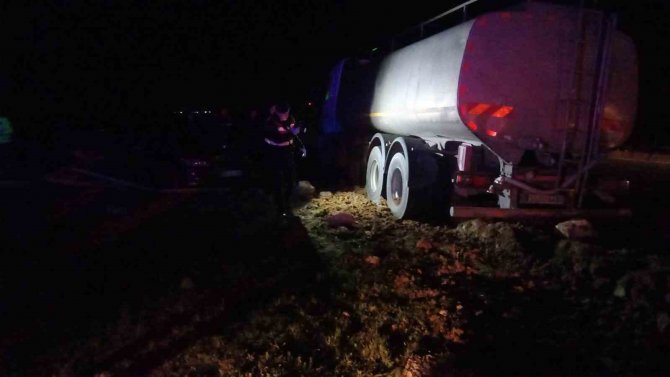 Kırklareli’nde Tanker İle Otomobilin Çarpıştığı Kazada 2 Kişi Öldü