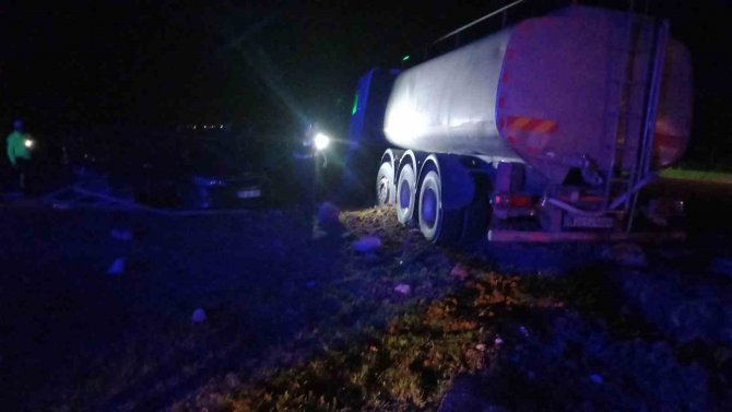 Kırklareli’nde Tanker İle Otomobilin Çarpıştığı Kazada 2 Kişi Öldü