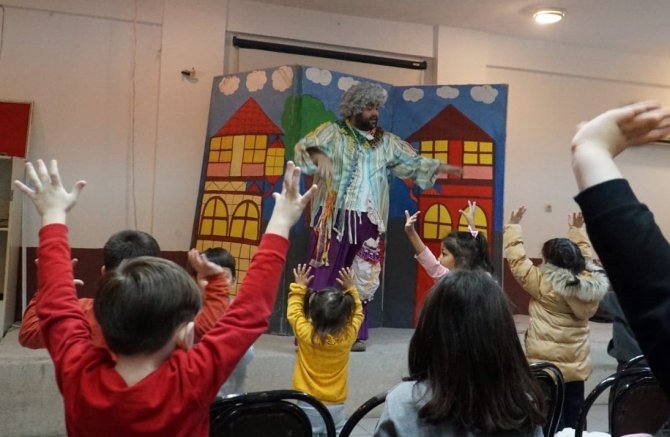 Gölcük’te Çocuklar Ramazan Akşamını Doyasıya Eğlenerek Geçirdi