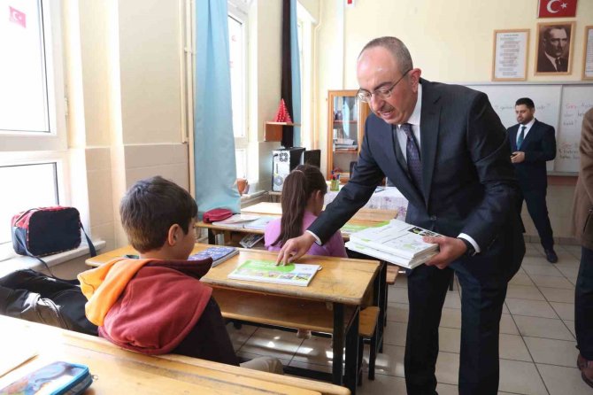 Meram’da Çocuklara “Çevreci Çocuk Eğitim Seti” Dağıtıldı