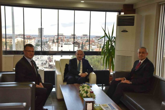 Vali Karadeniz, Alaşehir’e Deprem Yardımları İçin Teşekkür Etti