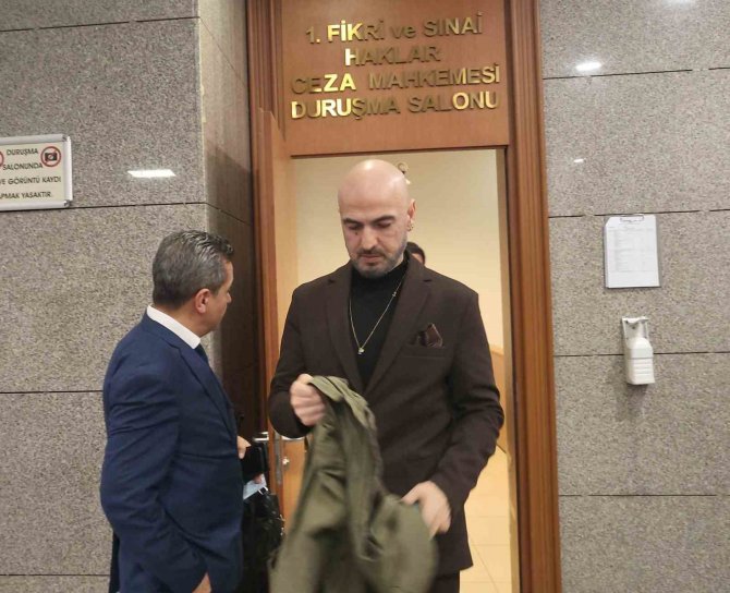 Şarkıcı Soner Sarıkabadayı’nın "Melodi Aşırdığı" İddiasıyla Yargılanmasına Devam Edildi