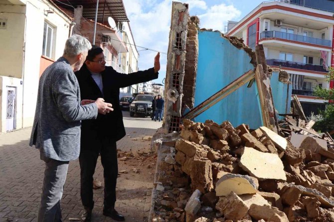 Nazilli’de Metruk Binaların Yıkımına Devam Ediliyor