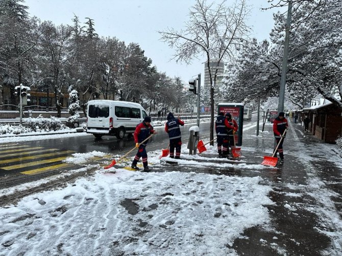 Belediye’nin Karla Mücadelesi Devam Ediyor