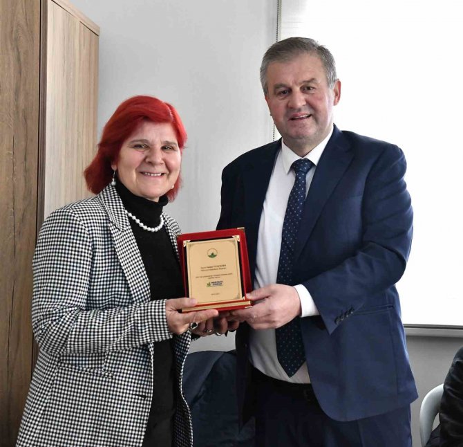 Osmangazi’de En Çevreci Muhtar Ve Öğrencilere Plaket