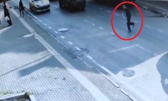 Otomobilin Çarptığı Adam Metrelerce Savruldu