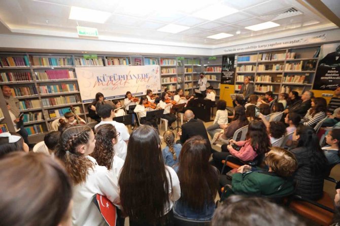 Selçuk’ta, Kahvehanelere Kitap Köşesi