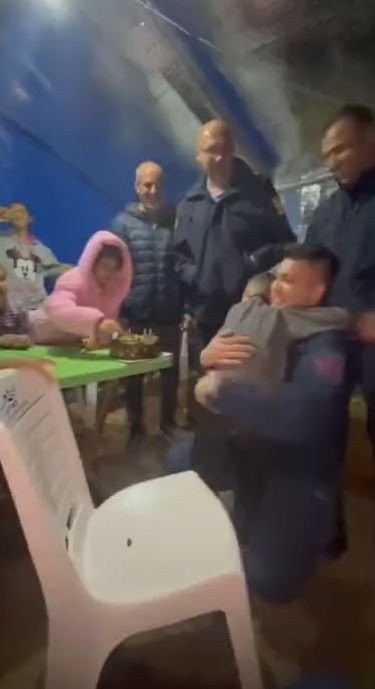 Sahil Güvenlik Ekiplerinden Depremzede Çocuklara Doğum Günü Sürprizi