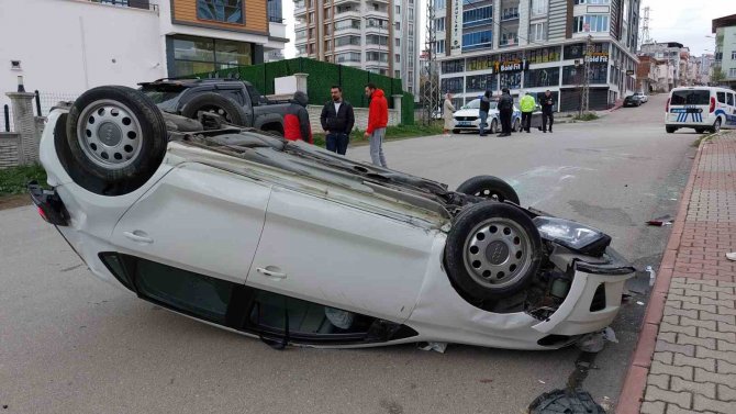 Samsun’da Otomobil Takla Attı: 2 Yaralı