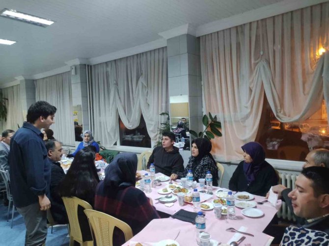 Şaphane’de Depremzede Ailelere, Şehit Yakınlarına Ve Gazilere İftar Yemeği