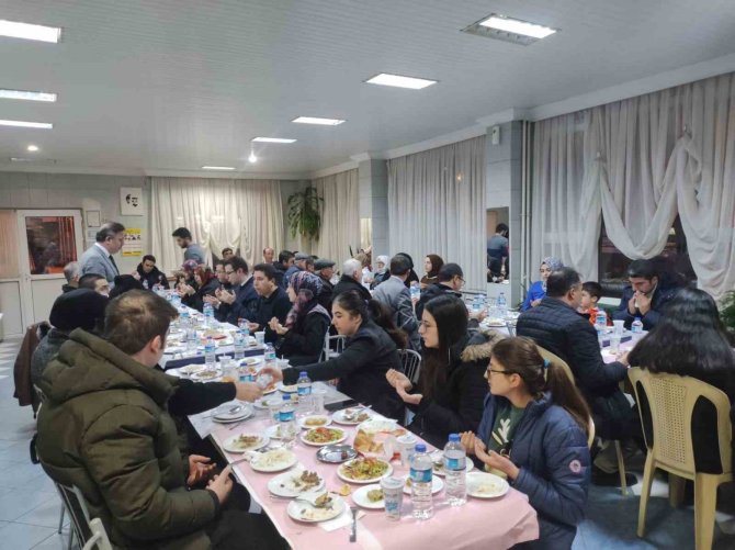 Şaphane’de Depremzede Ailelere, Şehit Yakınlarına Ve Gazilere İftar Yemeği