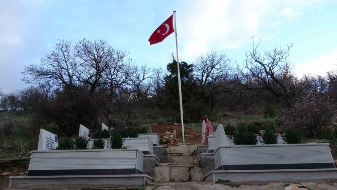 Siirt’te Ekmekçiler Köyü Şehitleri Unutulmadı