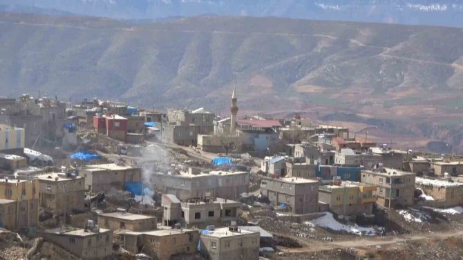 Pkk Terör Örgütüne 6 Şehit Veren Ekmekçiler Köyünün Acısı Dinmiyor