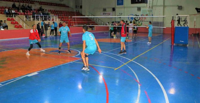 Siirt’te Kurumlar Arası Voleybol Turnuvası Başladı