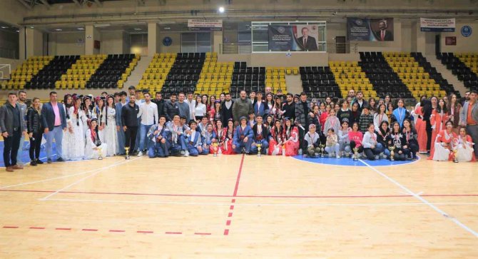 Siirt’te Okul Sporları Halk Oyunları Müsabakaları Sona Erdi