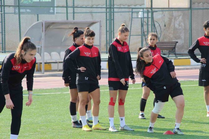 Nuhspor Kadın Futbol Takımı’nın Başarısı, Şırnak’taki Kızlara İlham Oldu
