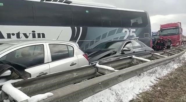 Bolu’da Büyük Trafik Kazası, Ankara İstikametine Tem Otoyolu Trafiğe Kapandı