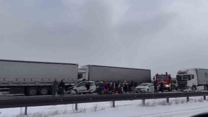 Bolu’da Büyük Trafik Kazası, Ankara İstikametine Tem Otoyolu Trafiğe Kapandı