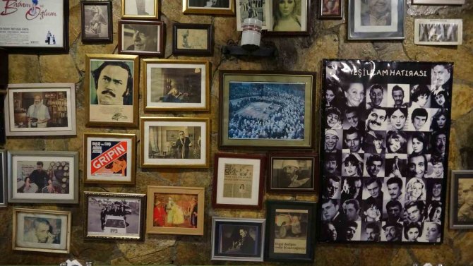 Ekmek Arası Karagözle Hacivat