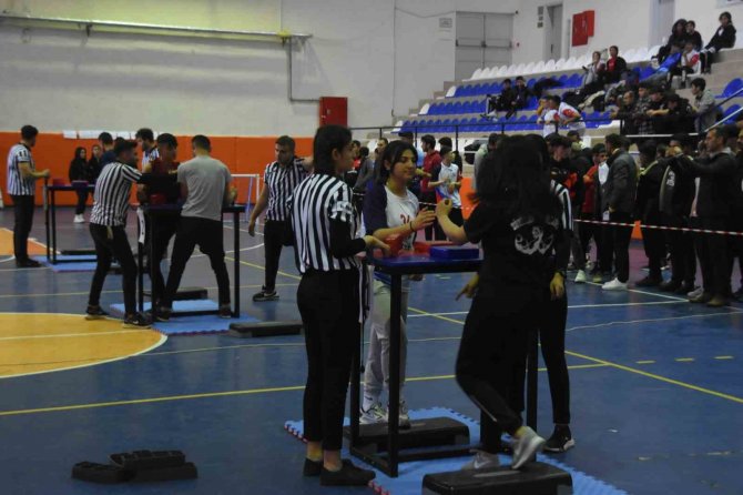 Bitlis’te Bilek Güreşi Bölge Yarışmaları Yapıldı