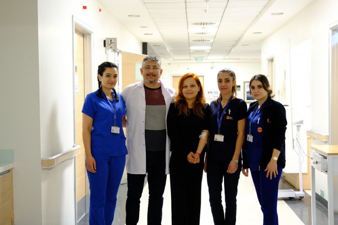 Enkaz Başında Beklerken Sağlığından Oldu, Gönüllü Gelen Doktor Yardımına Koştu