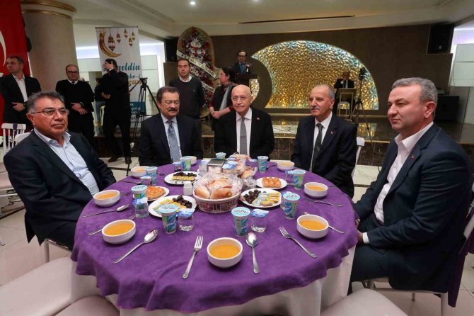 Başkan Yaşar, Yenifakılılarla İftar Sofrasında Buluştu